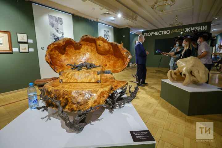 В Казани впервые открылась выставка картин и изделий из дерева Сергея Шойгу