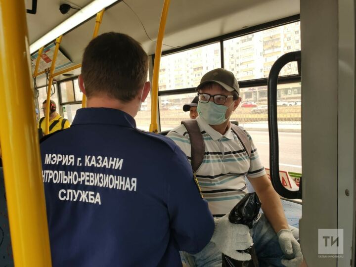 «Вместо билетов раздавал фантики»: в Казанском транспорте проводят рейды на безбилетников