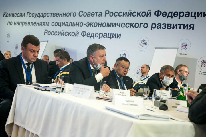 Минниханов: Наши школы должны соответствовать всем современным требованиям