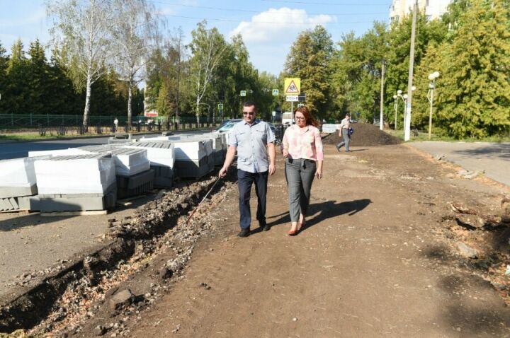 В Нижнекамске отремонтируют дорогу, адаптированную для слабовидящих студентов