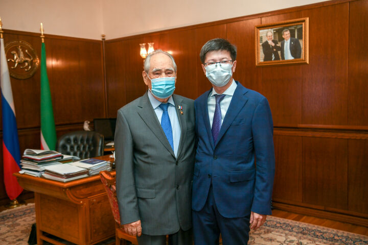 Шаймиев поблагодарил Генконсула Казахстана за сотрудничество во время работы в Татарстане