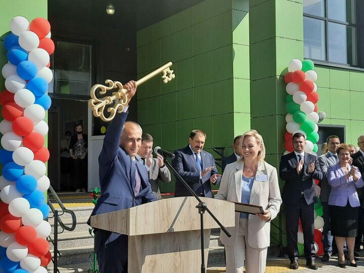 Премьер-министр Татарстана открыл технологический лицей «Алгоритм» в Пестречинском районе