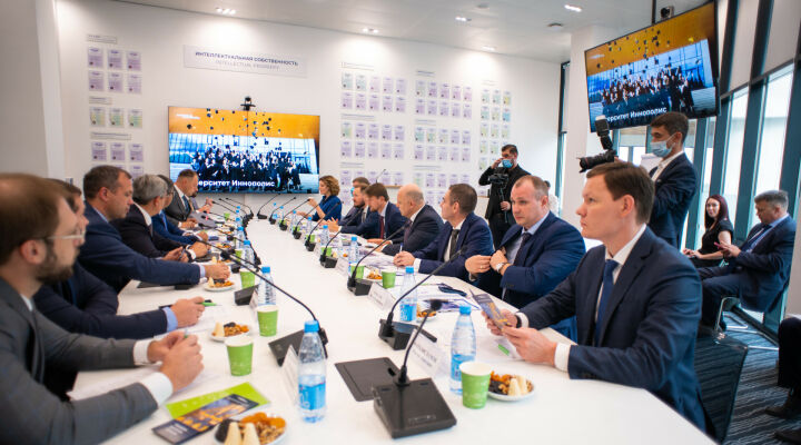 Шайхутдинов и представитель «Газпрома» обсудили сотрудничество компании и Иннополиса