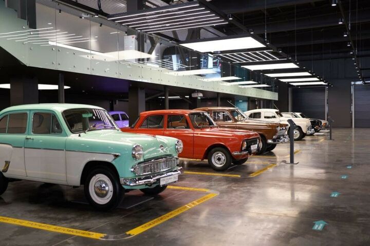 В Казани открылась выставка раритетных автомобилей Ak Bars Retro Cars