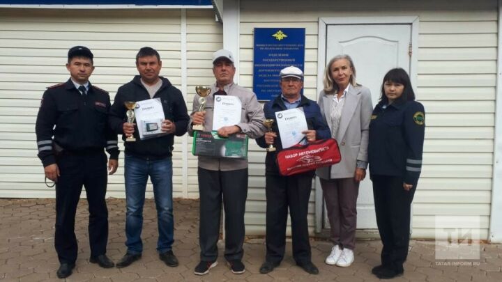 Пожилые татарстанцы соревнуются в навыках управления авто и в знаниях ПДД