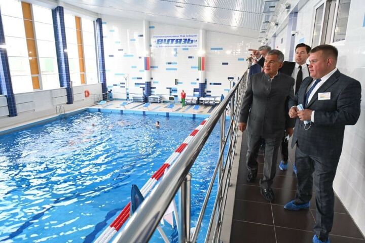 Минниханов посетил капитально отремонтированный бассейн «Дулкын» в Набережных Челнах