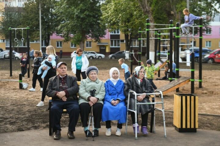 В Нижнекамске открыли благоустроенный двор на проспекте Химиков