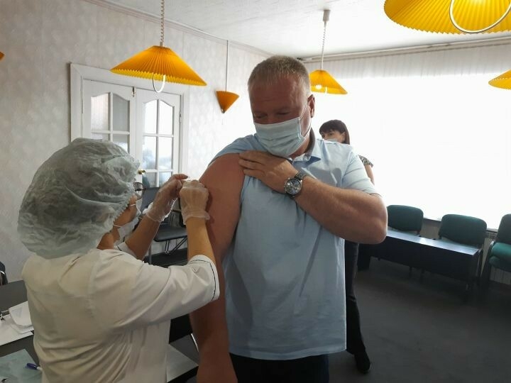 Глава и администрация Чистопольского района РТ вакцинировались от гриппа