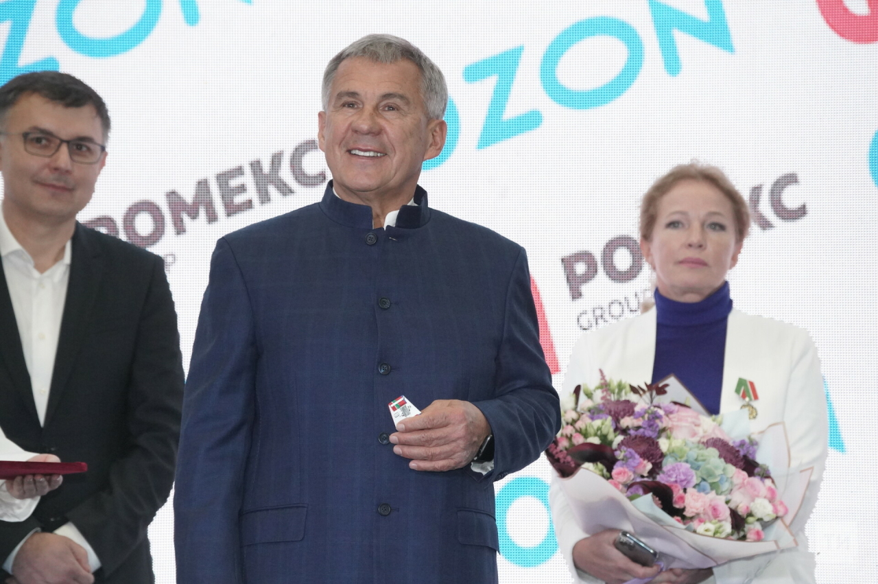 Минниханов дал старт строительству второй очереди логоцентра OZON в Зеленодольске
