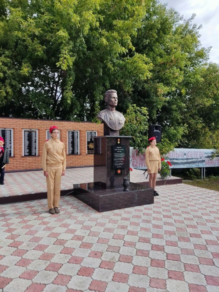 В Зеленодольском районе состоялось открытие бюста Героя СССР Халила Хайруллина
