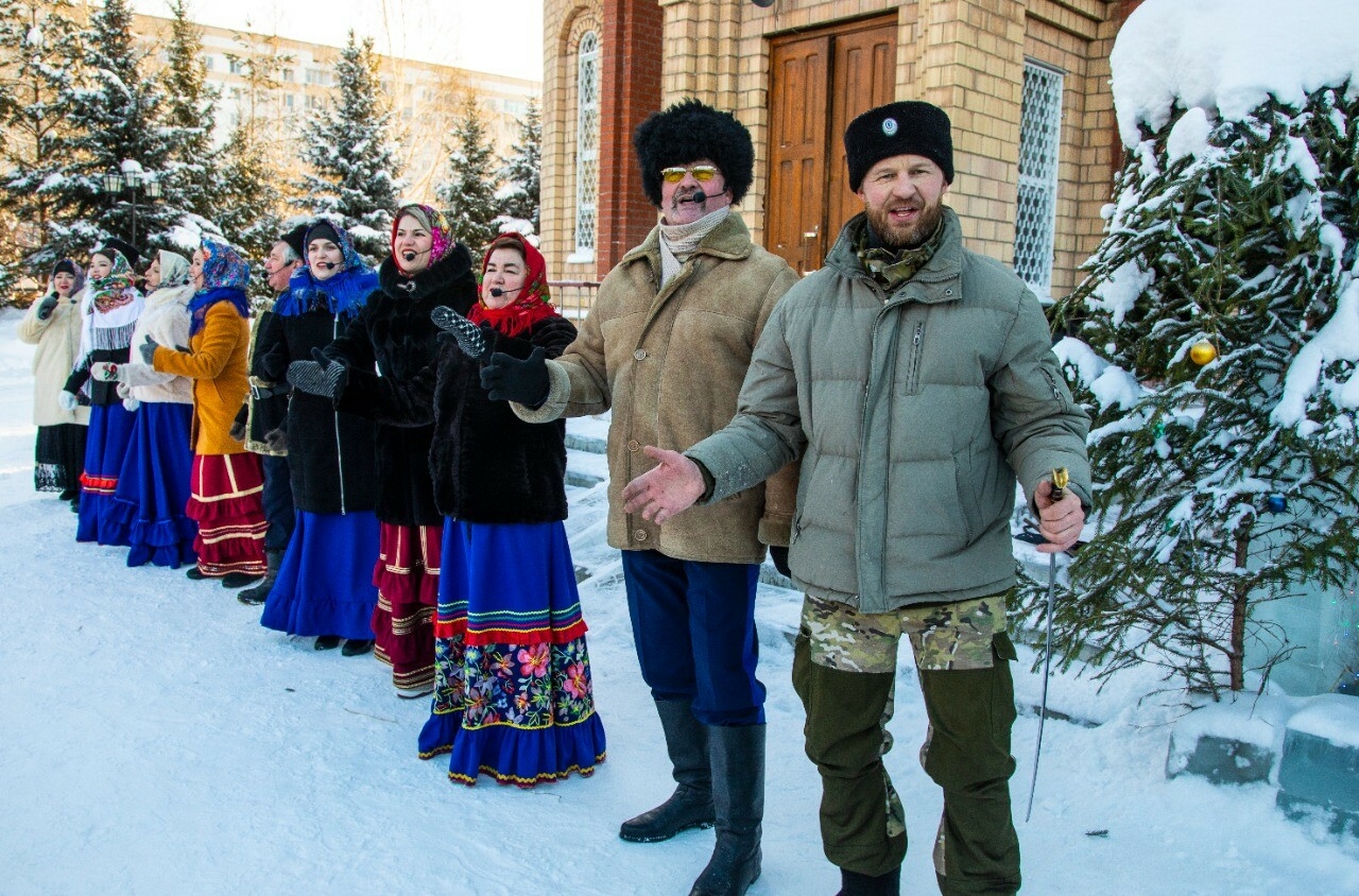 Казачий хор и ученики воскресных школ выступили на Рождественских гуляниях в Нижнекамске