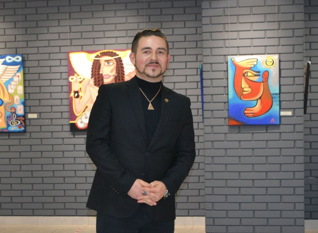 В Челнах открылась выставка известного нижнекамского художника Кристиана Апостола