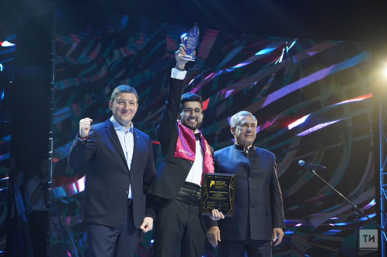 Рустам Минниханов наградил студента года РТ, им стал учащийся КНИТУ Рахматджон Халилов
