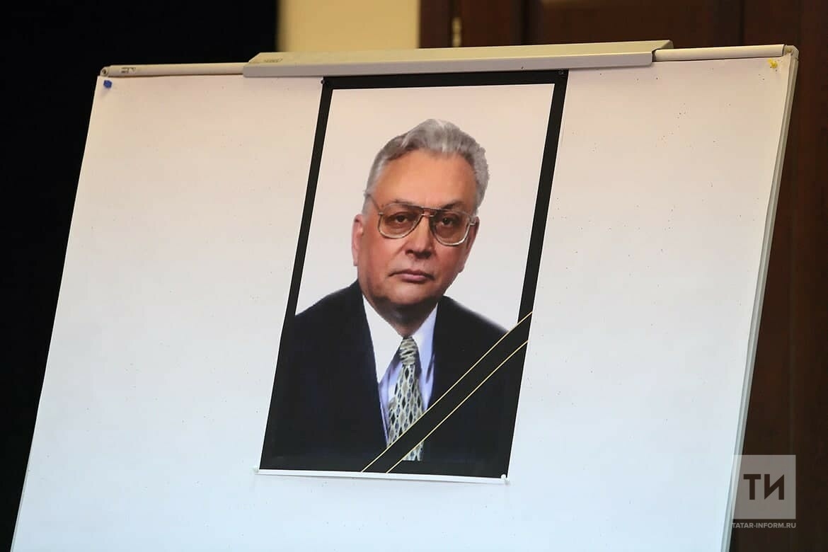 «Он стоял у истоков современного Татарстана»: в Казани простились с Фильзой Хамидуллиным