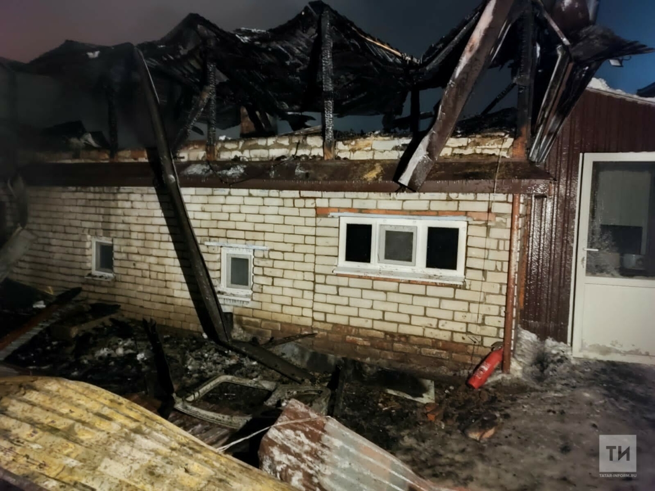 Мужчина получил серьезные ожоги на пожаре в поселке под Казанью