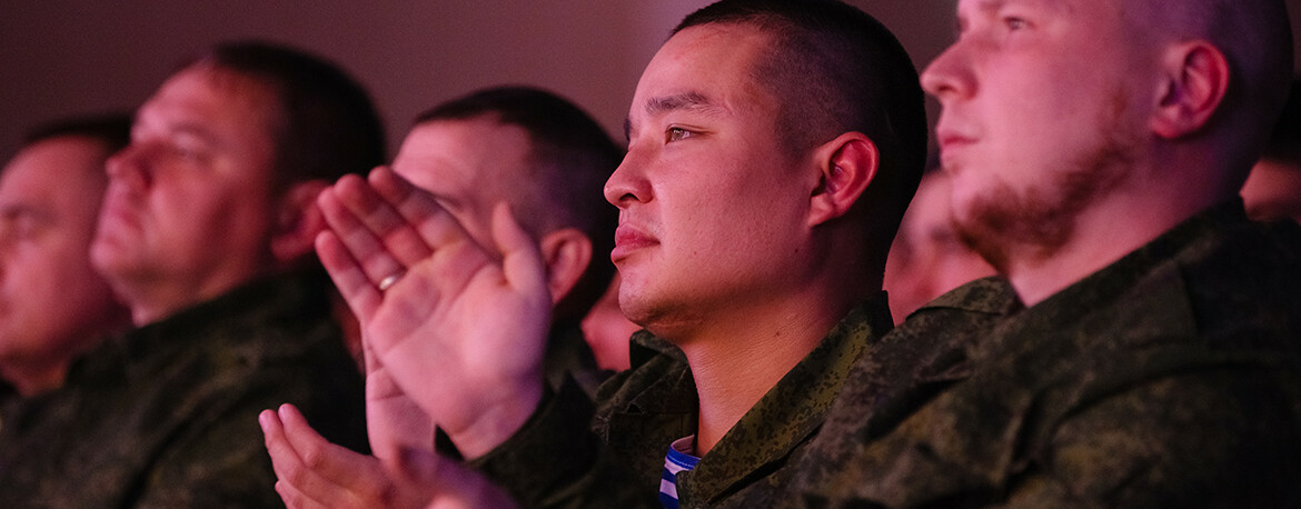 «Нет никого, кто не сопереживал бы»: в «Казань Экспо» прошел концерт для мобилизованных