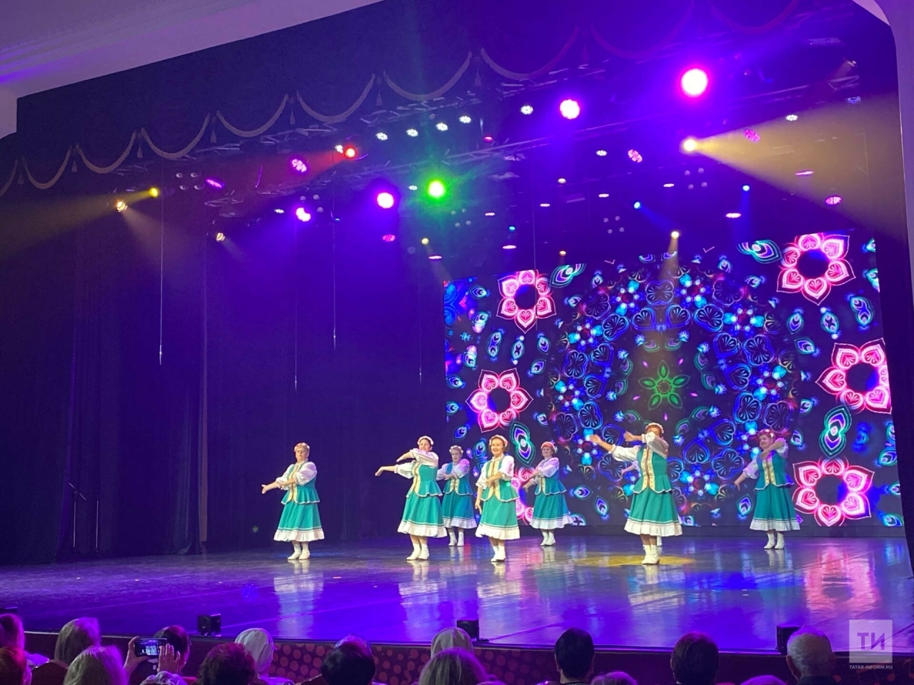 В Казани прошел гала-концерт самодеятельных исполнителей среди ветеранов