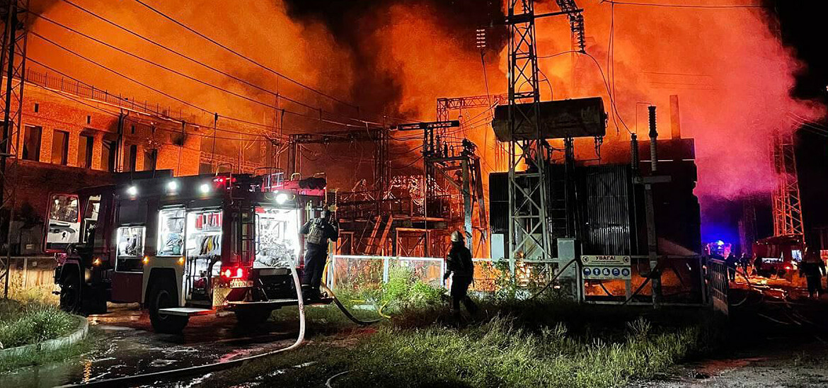 Переброска танков или свет в домах: зачем наносят удары по энергообъектам Украины