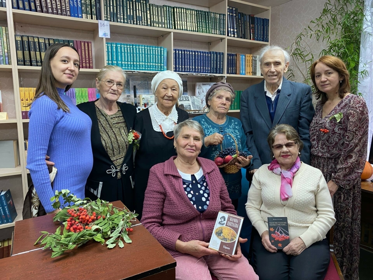 Рябиновый бал, уроки цифровой грамотности и танцев: В Нижнекамске отмечают День пожилых