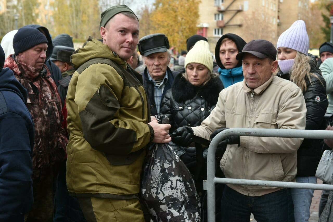Сергей Когогин проводил мобилизованных сотрудников КАМАЗа