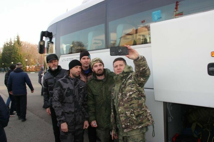 «Все вместе мы справимся»: мобилизованные тетюшане уехали на сборный пункт в Казани