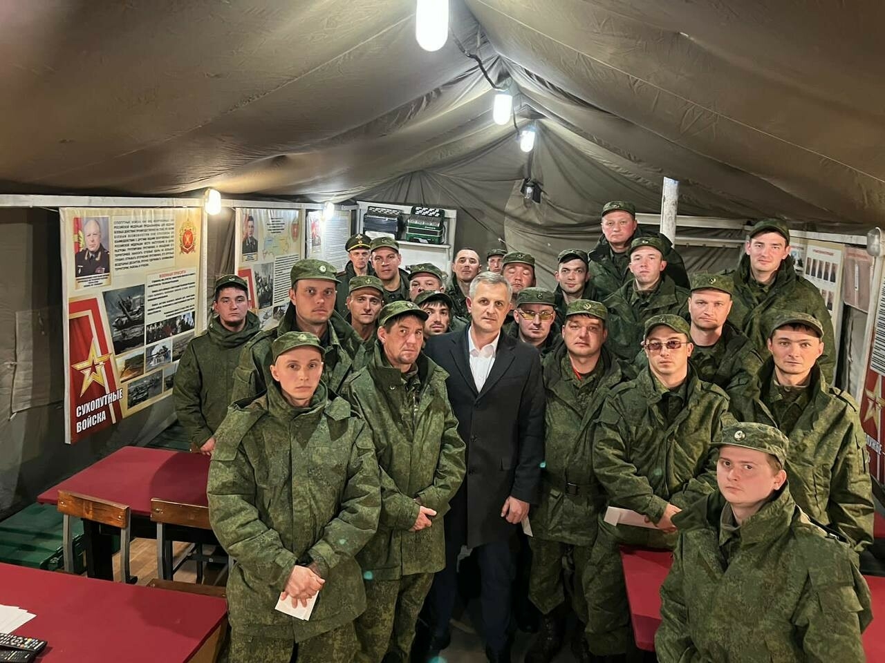 Власти Челнов навестили бойцов на полигоне Казанского танкового училища
