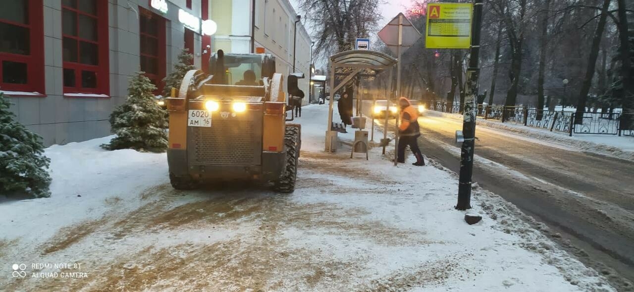Дорожные службы в Казани тратят рекордные объемы реагента после ледяного дождя