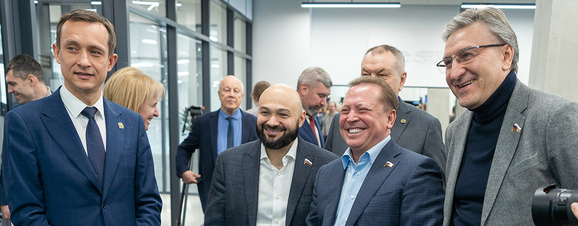 «Вы за Минфин или ЦБ?»: депутаты Госдумы попили кофе в IТ-парке Рамеева за криптовалюту