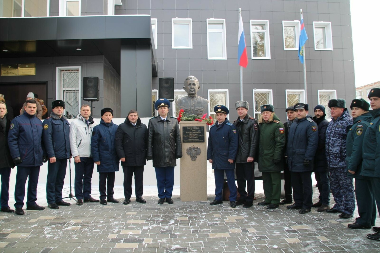 В Менделеевске в День Конституции открыли бюст первого прокурора ТАССР
