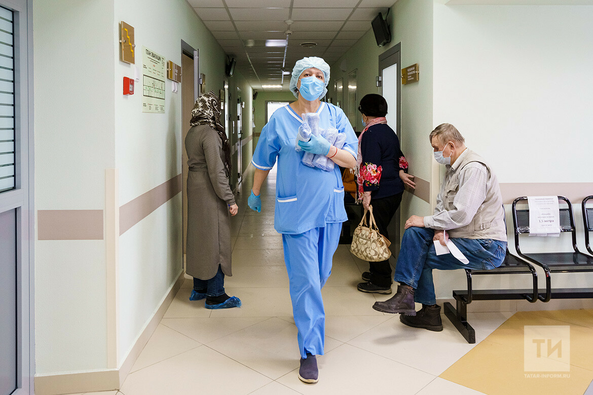 В Татарстане ввели масочный режим в больницах и поликлиниках