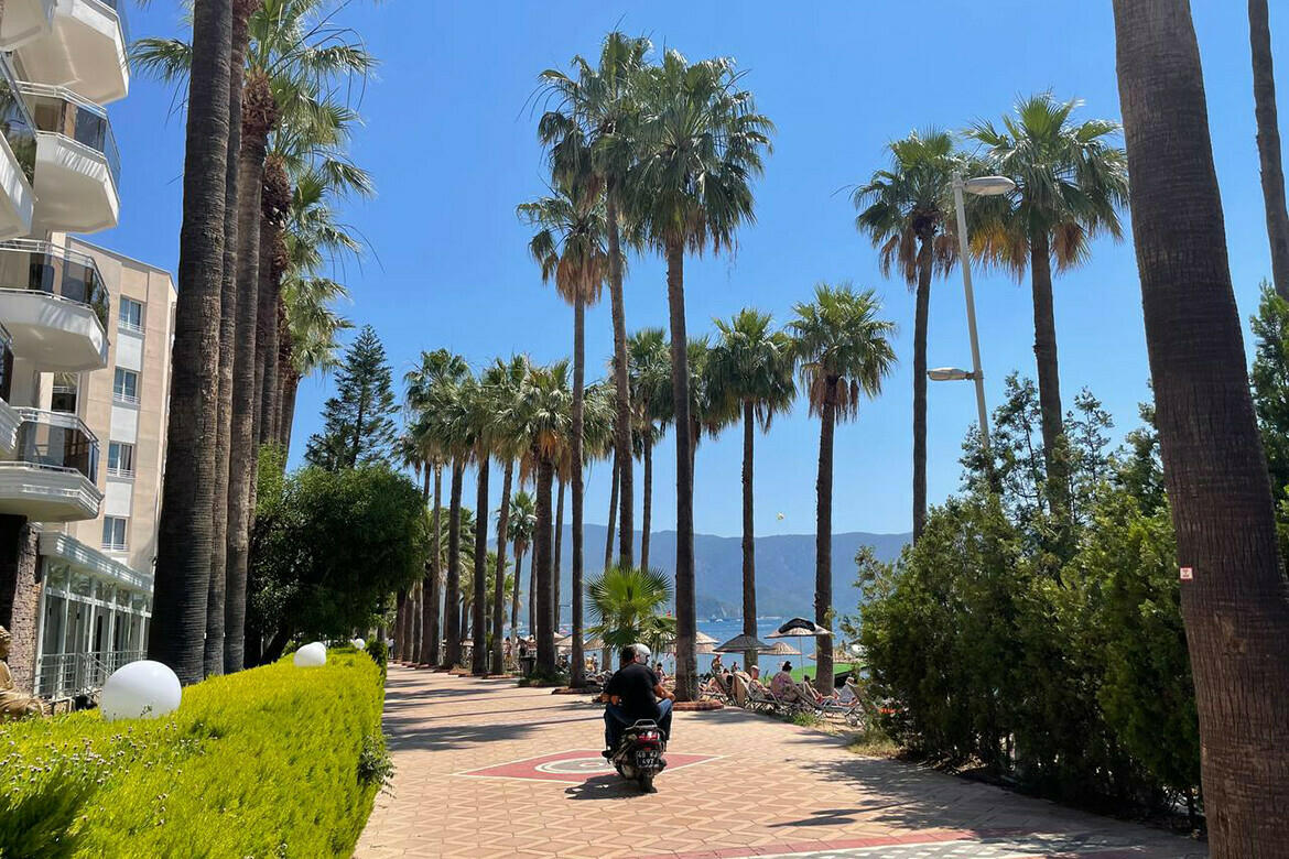 «Турки всегда на позитиве – это образ жизни, но…»: как наплыв россиян изменил Анталью