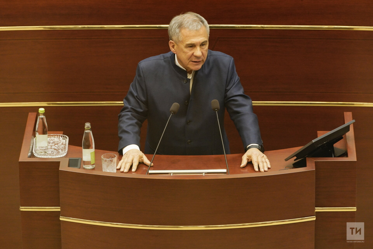 Минниханов попросил принять предложенное депутатами название должности руководителя РТ
