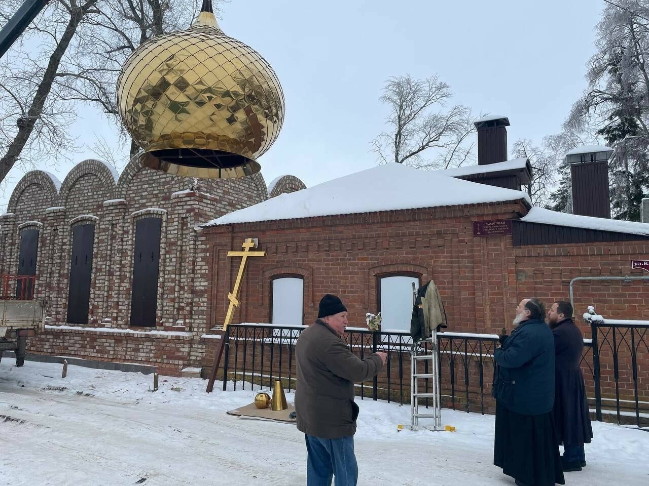 На старообрядческом кладбище в Чистополе освящены купол и крест строящейся часовни