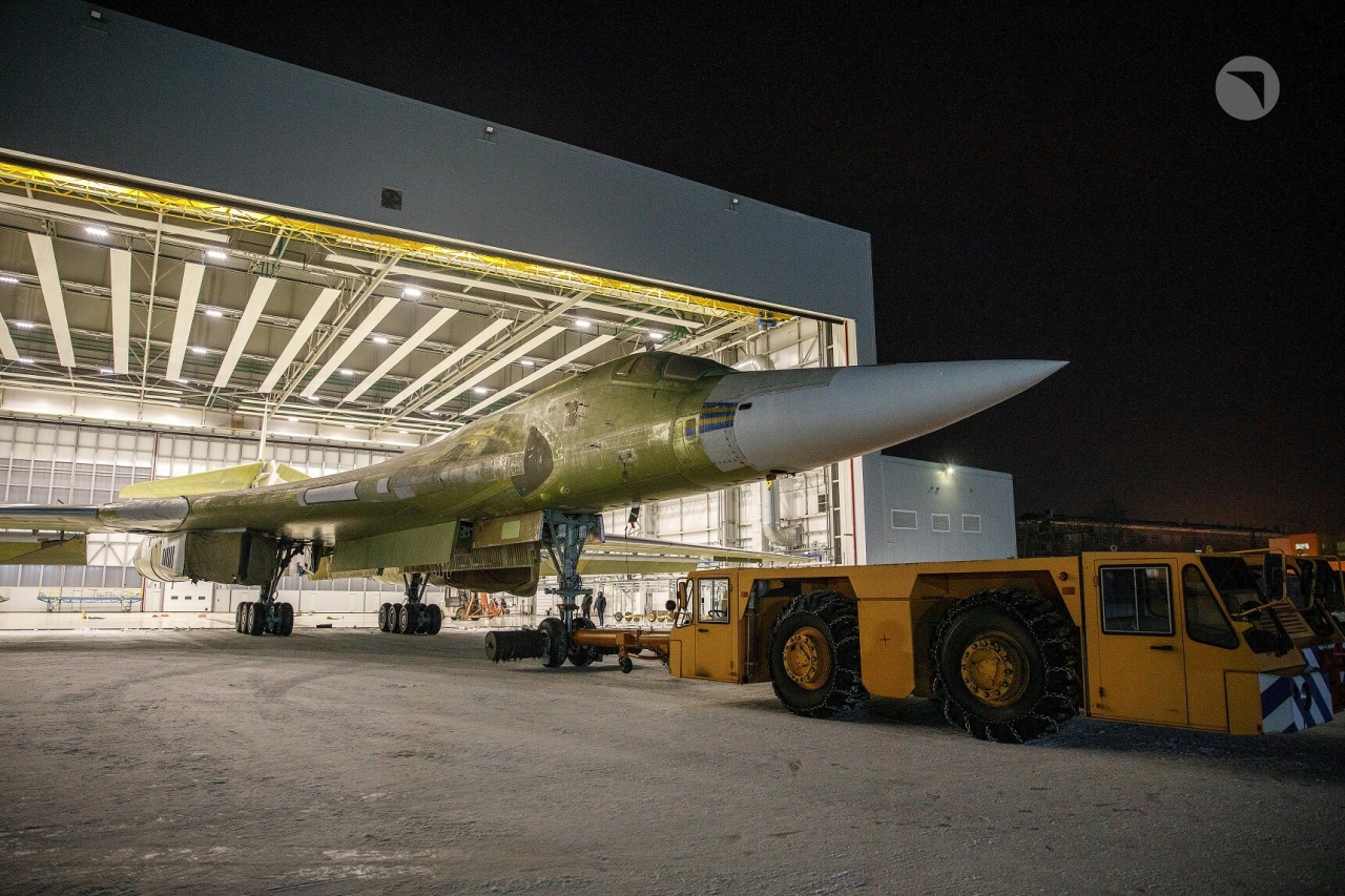 Глава Ростеха: Два стратегических ракетоносца Ту-160М передали на летные испытания