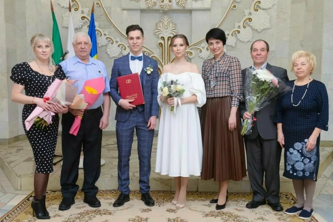 Вице-мэр Нижнекамска посетила регистрацию сотой в 2022 году пары молодоженов