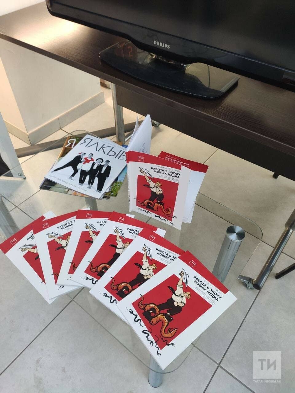 Асгату Сафарову презентовали пособие начинающего журналиста «Работа в эпоху новых медиа»