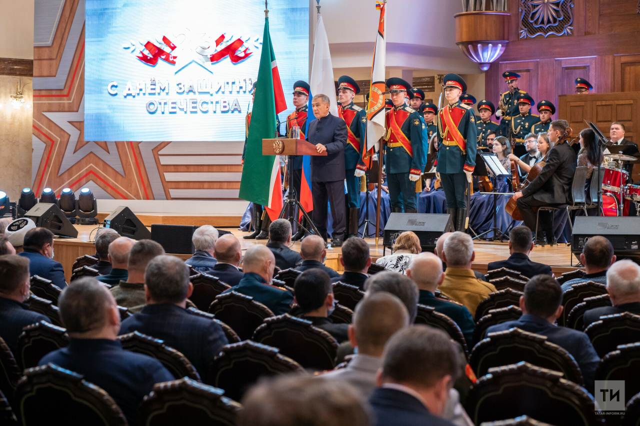 «Праздник мужества и отваги»: накануне 23 февраля Минниханов вручил награды татарстанцам