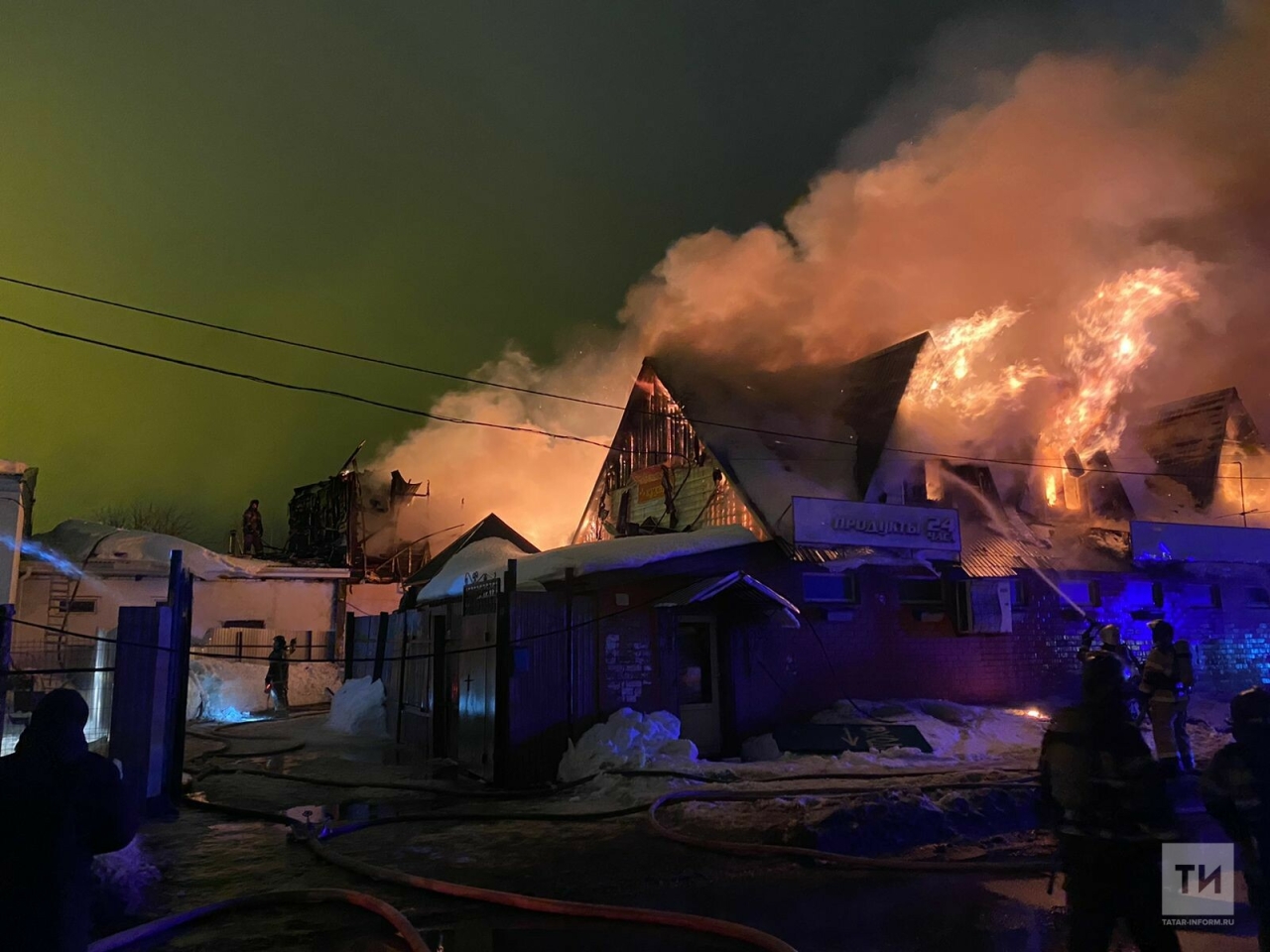 Тело еще одного погибшего найдено в сгоревшем доме с магазином и кафе в РТ