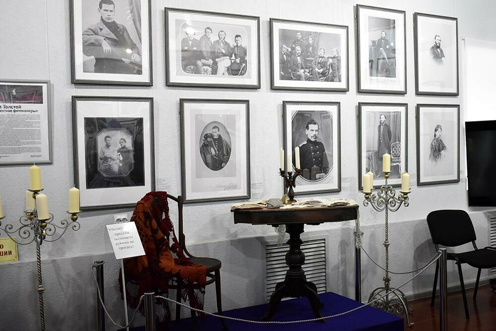 В Елабуге открылась выставка «Лев Толстой в объективе фотокамеры» из фондов Москвы