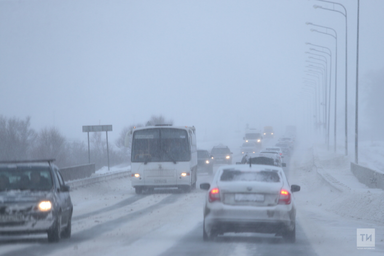 Синоптики предупредили татарстанцев о сильном снеге и ухудшении видимости на дорогах