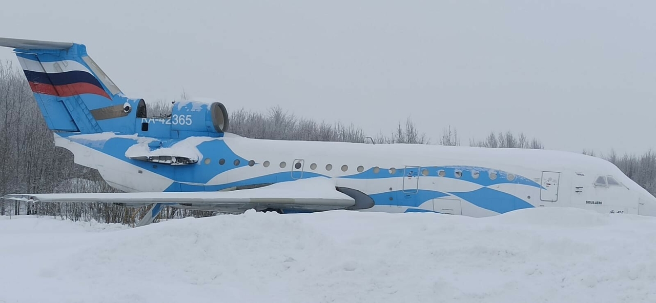 Самолет Як-42 из аэропорта «Казань» готовят к транспортировке в Лаишевский техникум