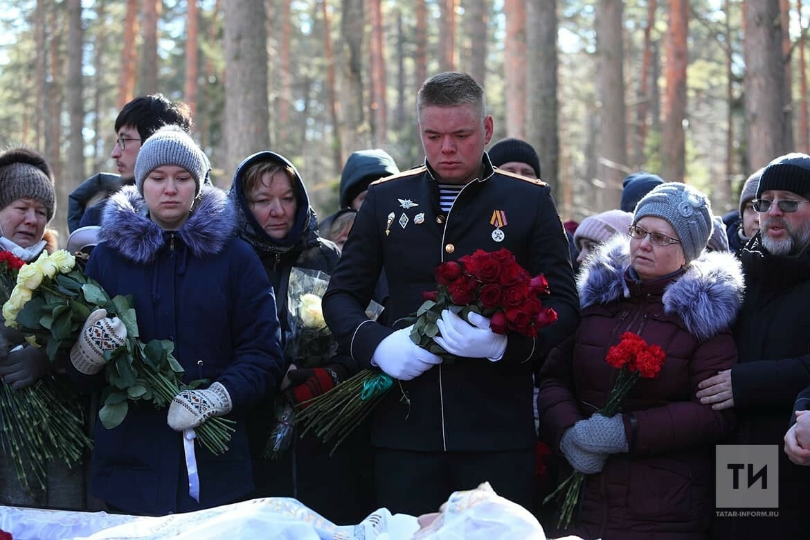 Татарстан сколько погибших. Прощание с погибшими на Украине в Татарстане. Прощание с погибшим в Украине татарстанца.