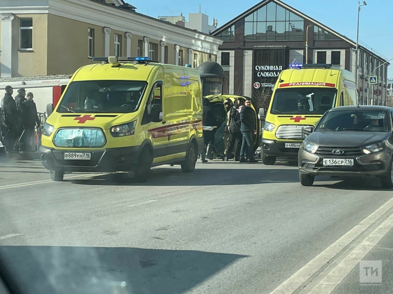 В центре Казани произошло массовое ДТП с машиной скорой помощи, есть пострадавшие