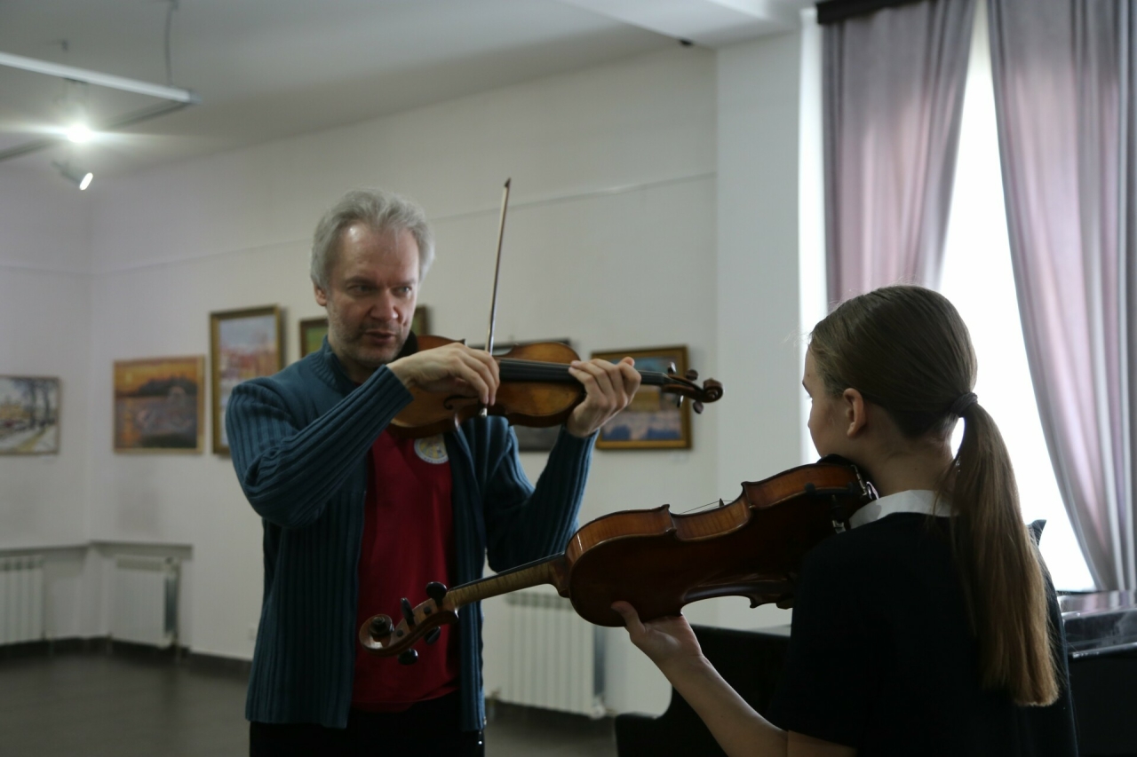В Казани мастера России дают бесплатные мастер-классы для учеников музыкальных школ