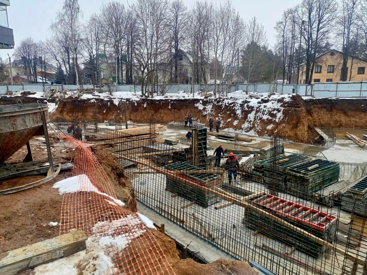 В казанском ЖК «Мелодия» началось армирование колонн и стен подземного паркинга