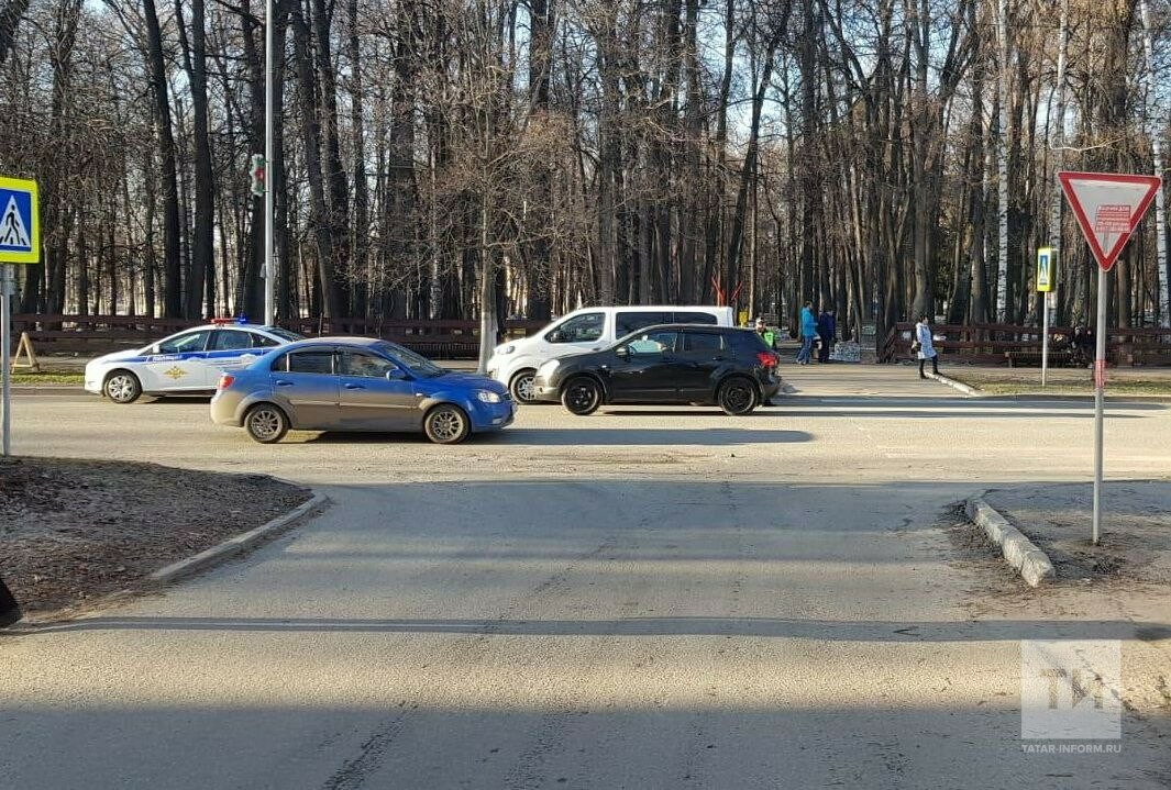 В Зеленодольске ребенок получил переломы под колесами минивена