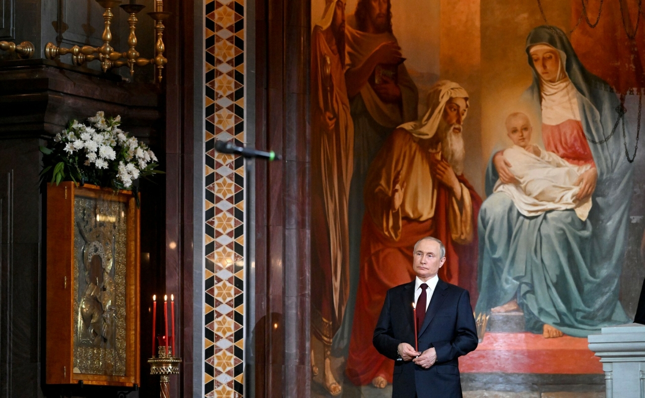 Путин поздравил православных с Пасхой