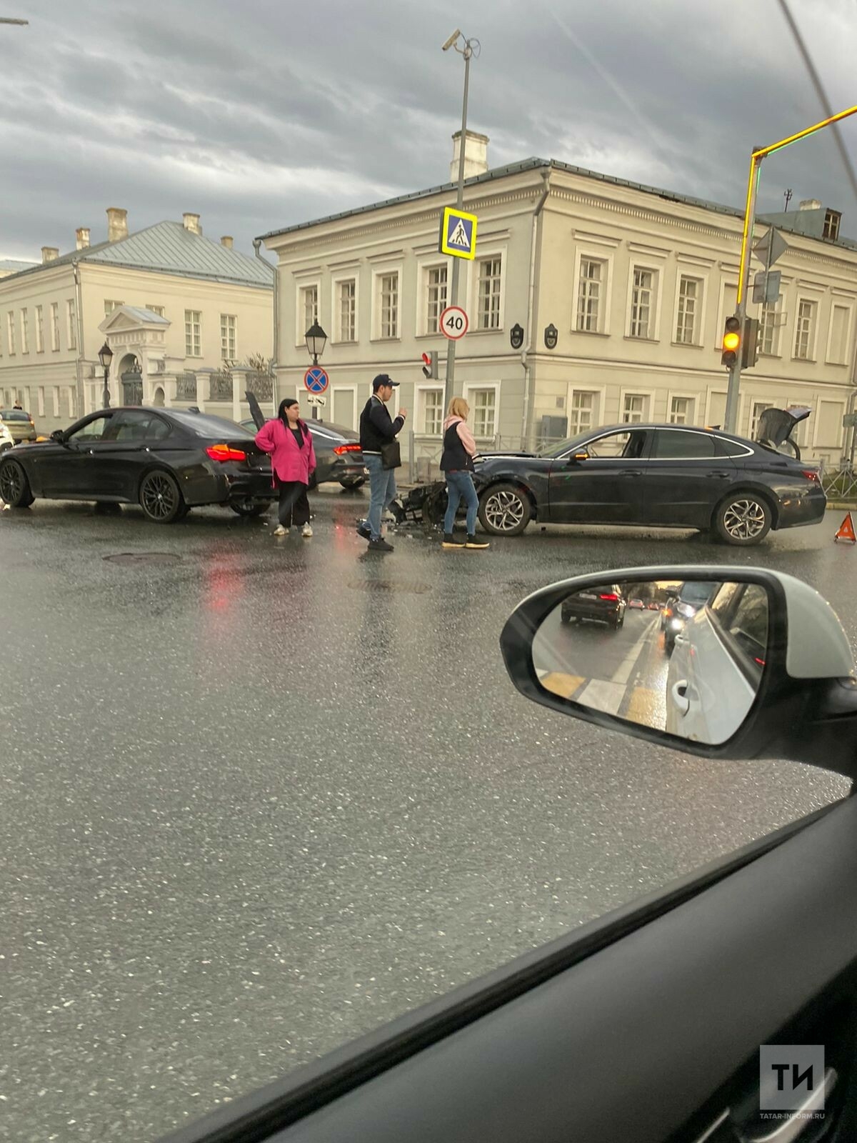 Один человек пострадал в столкновении двух иномарок в центре Казани