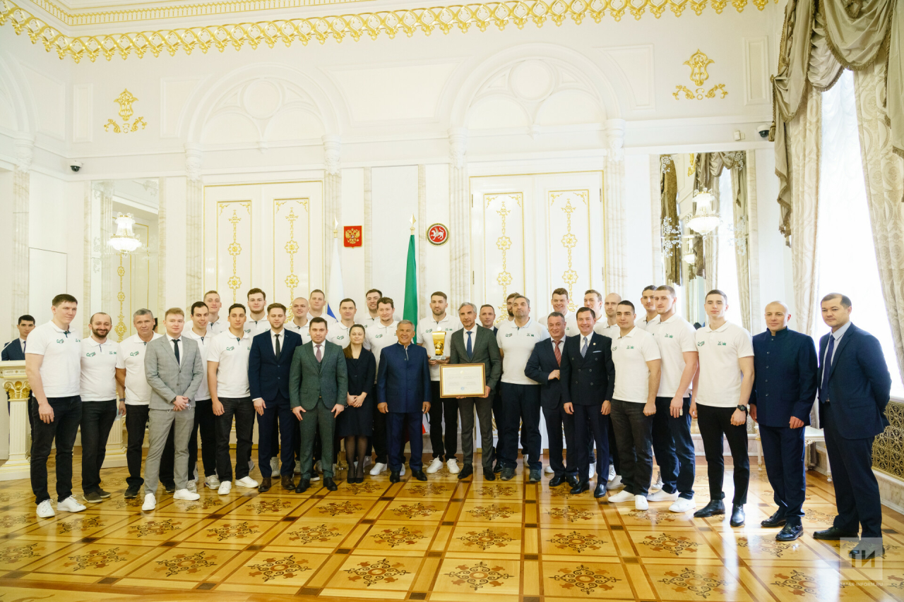 Минниханов: Отрадно, что чемпионский состав «Синтеза» сформирован из российских игроков