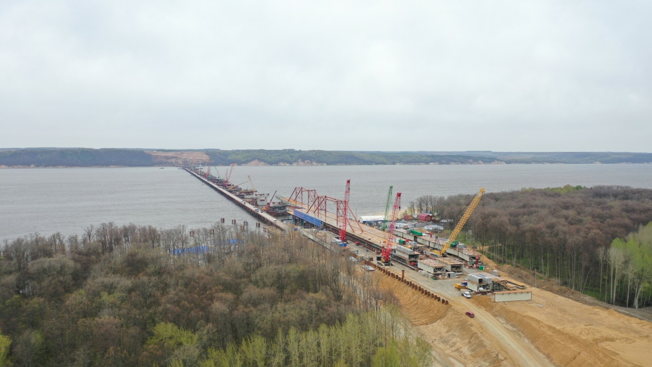 В Татарстане на правом берегу Волги трассы М12 готовятся к первой надвижке пролета моста